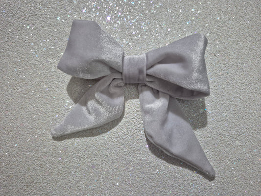 White, large, velvet bow